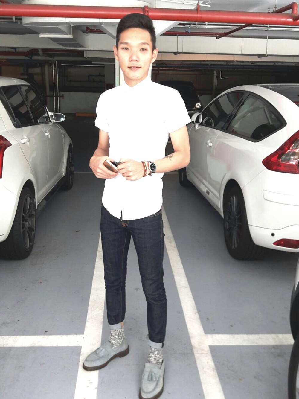 「Nudie jeans、asos、SEIKO、TOPMAN、shirts、white shirt、jeans、denim、Dr.Martens、watch」｜「TOPMANのアイテム（シャツ/ブラウス、ホワイト系）」を使った、Ng Joelさん（メンズ・170cm）の夏コーディネートの1枚目の写真