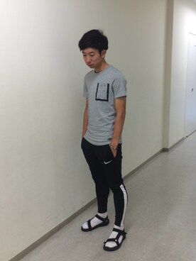 「NIKE（ナイキ）のNIKE（ナイキ） テック ポケットTシャツ（Tシャツ/カットソー、グレー系）」を使った、KaKeRuさん（メンズ）の夏コーディネート