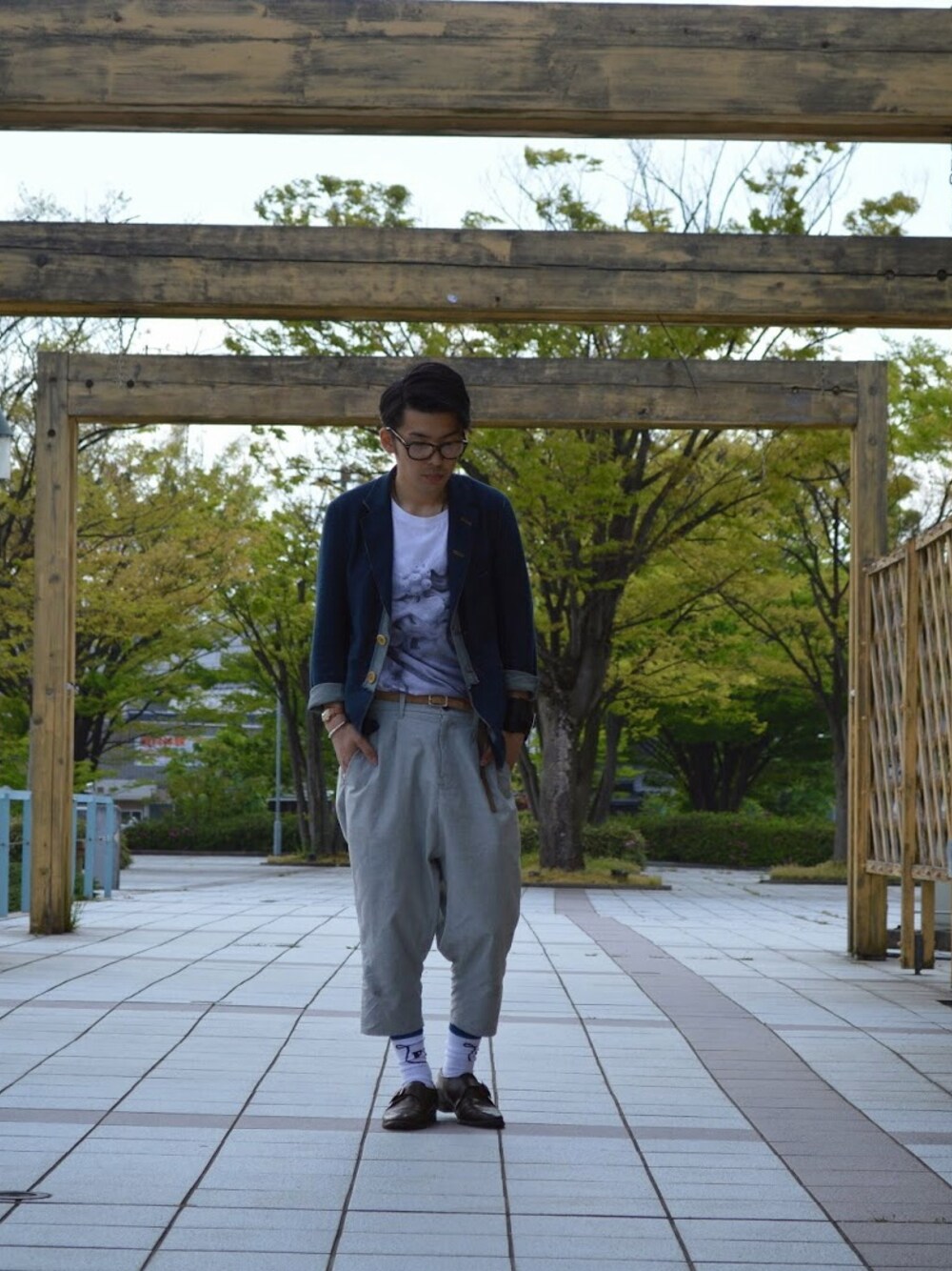 「used、TAKAHIROMIYASHITA The SoloIst. 、タックイン、digawel、TMT、LONG CLOTHING」｜「TAKAHIROMIYASHITATheSoloIst.のカットソージャケット（テーラードジャケット、ブルー系）」を使った、Ryuji Tanakaさん（メンズ・175cm）の春コーディネートの1枚目の写真