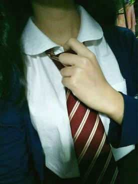 「アイテム（ネクタイ、レッド系）」を使った、Akane_Rさん（レディース・157cm）の秋コーディネート