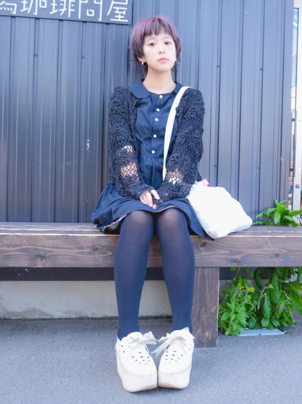 「Vivienne Westwood、あちゃちゅむ、オールブラック、Tokyo bopper、ピンク、黒、ワンピース、カーディガン」｜「I am I のハグ衿            半袖ワンピース【入荷禁止】（ワンピース、ブラック系）」を使った、もいもいさん（レディース・158cm）の春コーディネートの1枚目の写真