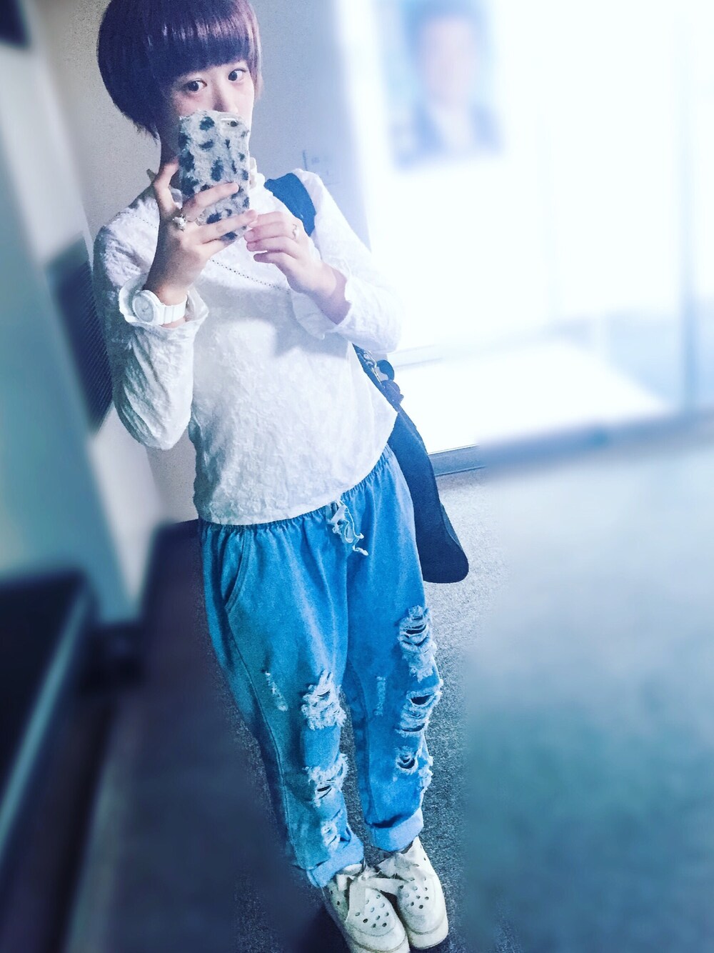 「白、ダメージデニムパンツ、ショートカット、 Tokyo Bopper 、 ゆるコーデ、 milk　boy」｜「フラミンゴのアイテム（デニムパンツ、ブルー系）」を使った、もいもいさん（レディース・158cm）の夏コーディネートの1枚目の写真
