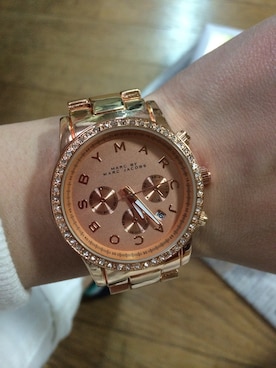 「アイテム（アナログ腕時計、ピンク系）」を使った、下り坂♡さん（レディース・159cm）の冬コーディネート