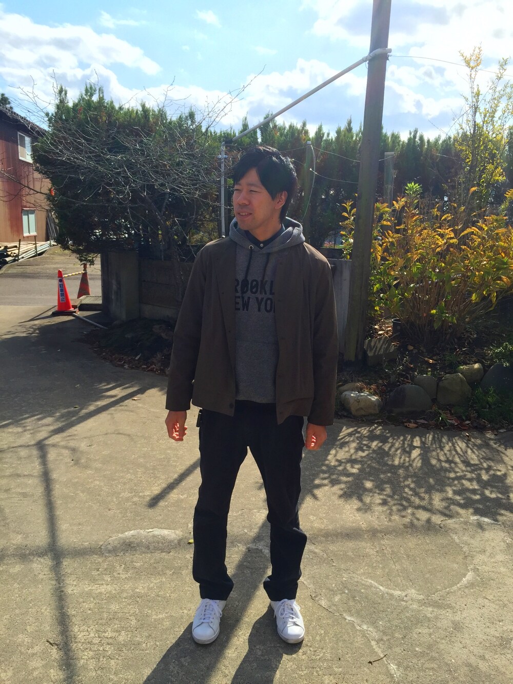 「Championのアイテム（パーカー、グレー系）」を使った、タニをさん（メンズ・175cm）の秋コーディネートの1枚目の写真