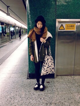 「MONKI（モンキ）のアイテム（トートバッグ）」を使った、mikamanlaiさん（レディース・158cm）の冬コーディネート