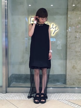 「アイテム（バングル/リストバンド）」を使った、中川遥さん（レディース・158cm・20代）の夏コーディネート