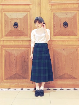 「アイテム（ヘアバンド）」を使った、中川遥さん（レディース・158cm）の秋コーディネート