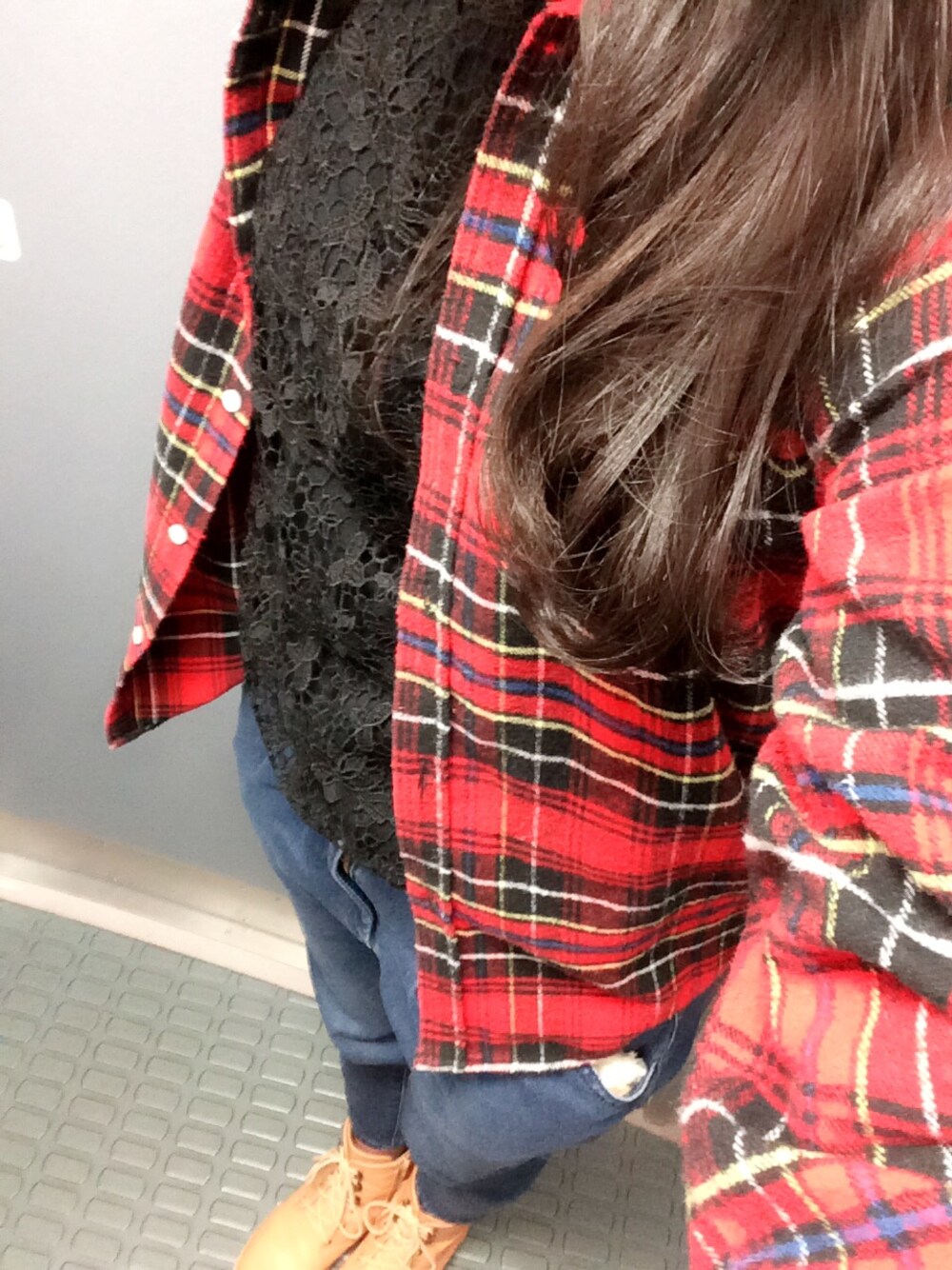 「LOWRYS FARMのアイテム（デニムパンツ、ブルー系）」を使った、aikoさん（レディース・166cm）の冬コーディネートの1枚目の写真