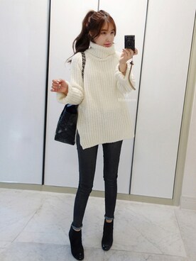 「白タートルネック」｜Miamasvinさん（レディース・161cm）の冬コーディネート