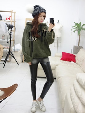 「アイテム（パーカー、グリーン系）」を使った、Miamasvinさん（レディース・161cm）の冬コーディネート