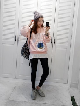 「アイテム（スウェット、ピンク系）」を使った、Miamasvinさん（レディース・161cm）の冬コーディネート