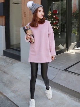 「アイテム（スウェット、ピンク系）」を使った、Miamasvinさん（レディース・161cm）の冬コーディネート