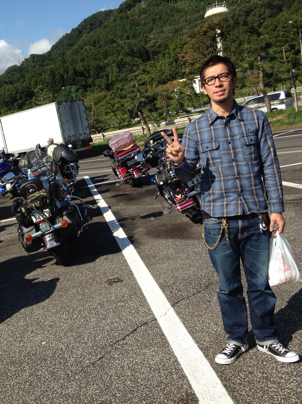 「CALEE、corefighterco.、coverse、crimie 」｜「CALEEのアイテム（シャツ/ブラウス、ブルー系）」を使った、CFCREWさん（メンズ・180cm）の秋コーディネートの1枚目の写真