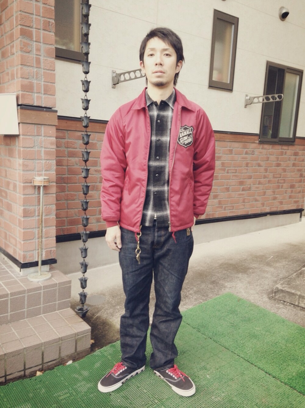 「corefighterco.、RADIALL、SOFT MACHINE、VANS」｜「RADIALLのアイテム（ナイロンジャケット、レッド系）」を使った、CFCREWさん（メンズ・180cm）の秋コーディネートの1枚目の写真