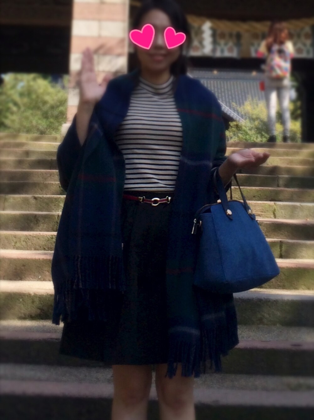 「尾山神社、秋、赤ベルト、ボーダートップス、ストール、labyrinth」｜「NATURAL BEAUTY BASICの角しぼスレンダーベルト（ベルト、レッド系）」を使った、minaさん（レディース・150cm）の秋コーディネートの1枚目の写真