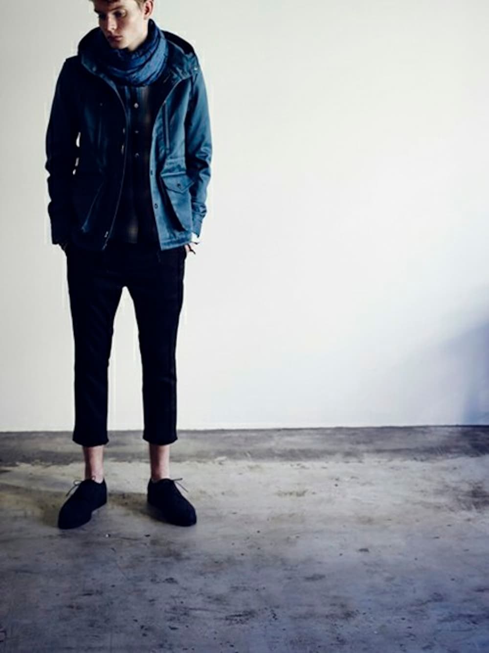 「アウター、マウンテンパーカ、スプリングコート」｜「MagineのSULFUR SERGE MOUNTAIN PARKA: 硫化サージ マウンテン パーカ【Men's JOKER 2月号掲載商品】【Men's JOKER 1月号掲載商品】（マウンテンパーカー、ブルー系）」を使った、STAFF HASHIMOTOさん（メンズ・175cm）の冬コーディネートの1枚目の写真