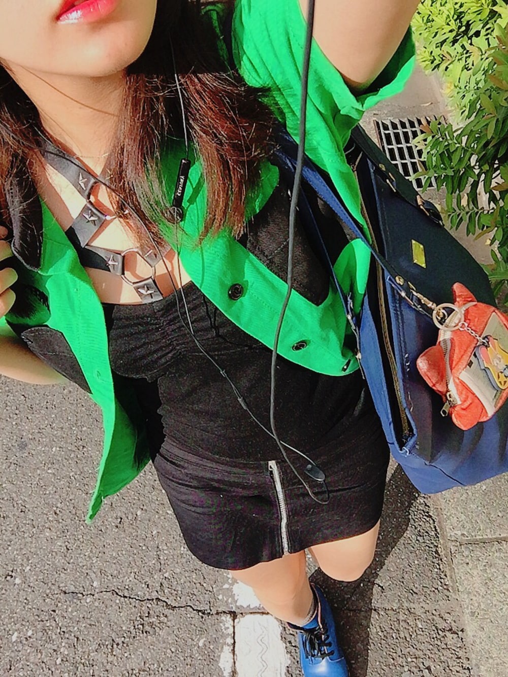 「GLADNEWSのアイテム（キャミソール、ブラック系）」を使った、でんぬさん（レディース・155cm）の秋コーディネートの1枚目の写真
