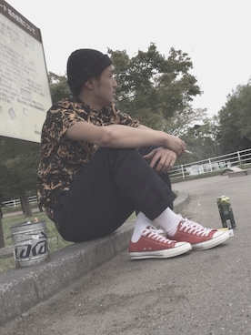 「CONVERSE（コンバース）のアイテム（スニーカー、レッド系）」を使った、m.@さん（メンズ・180cm）の春コーディネート