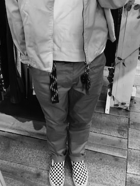 「VANS（バンズ）のアイテム（スニーカー、ホワイト系）」を使った、m.@さん（メンズ・180cm）の春コーディネート