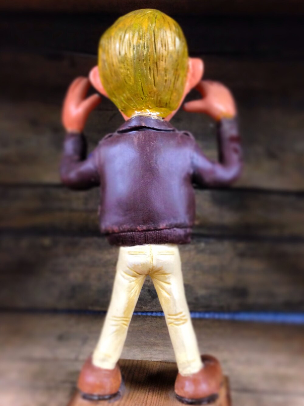 「TOYS McCOYのAー２（ミリタリージャケット、ブラウン系）」を使った、坪井秀樹さん（メンズ・174cm）の春コーディネートの1枚目の写真