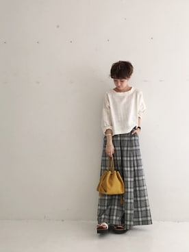 「アイテム（クラッチバッグ）」を使った、MIZUKI AMANOさん（レディース・158cm）の春コーディネート