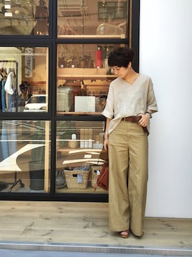 「アイテム（クラッチバッグ）」を使った、MIZUKI AMANOさん（レディース・158cm）の春コーディネート