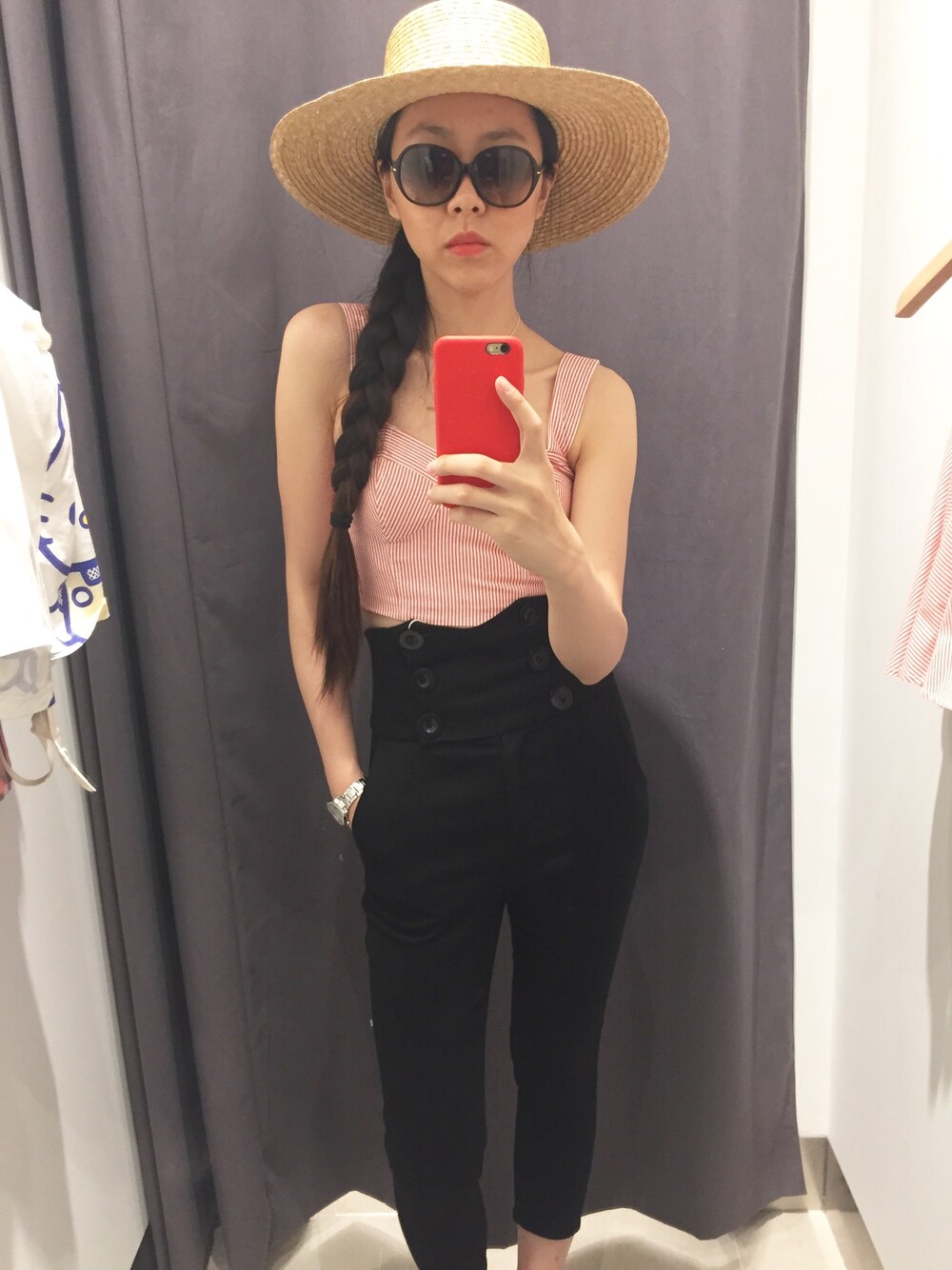 「highrise、vintage、black、SLY」｜「SLYのBUTTON HW PT2（その他パンツ、ホワイト系）」を使った、Lily Chuさん（レディース・174cm）の夏コーディネートの1枚目の写真
