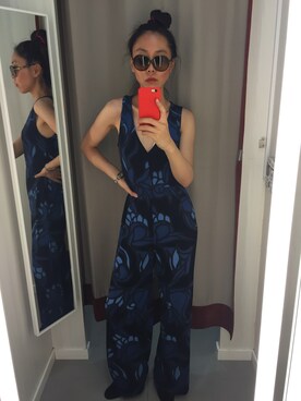 「blue」｜「アイテム（つなぎ/オールインワン）」を使った、Lily Chuさん（レディース・174cm）の秋コーディネート
