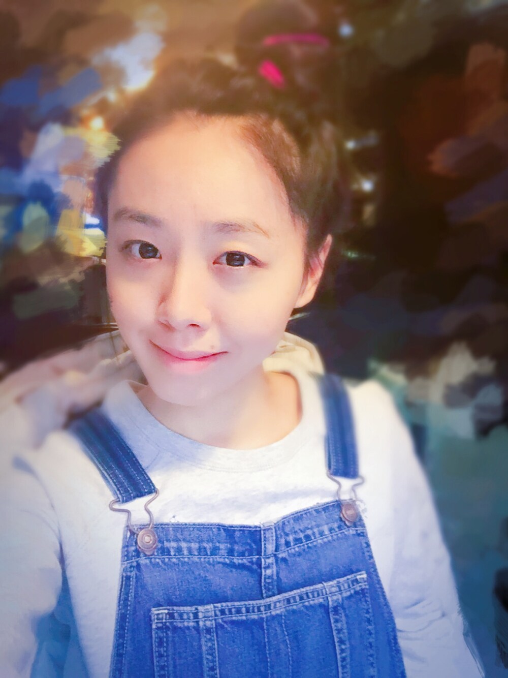 「A&F、jeans、blue、overall、childish、pullover」｜「A&Fのアイテム（つなぎ/オールインワン、ブルー系）」を使った、Lily Chuさん（レディース・174cm）の冬コーディネートの1枚目の写真