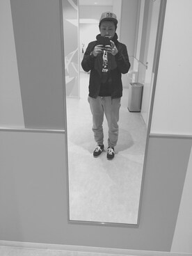 「NEW ERA（ニューエラ）のアイテム（キャップ、グレー系）」を使った、kamomeさん（メンズ）の冬コーディネート