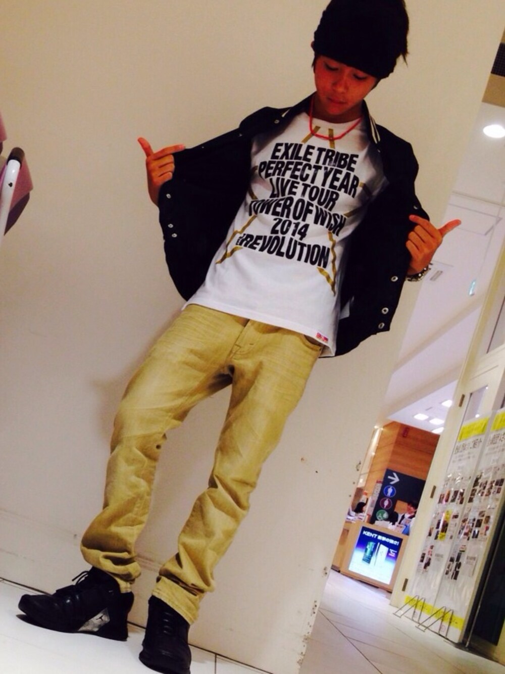 「LIVE、京セラドーム、EXILE、ナイロンジャケット、チノパン、BACKNUMBER、ジョーダン、gshock」｜「BACK NUMBERのアイテム（チノパンツ、ベージュ系）」を使った、きだ   りょーたさん（メンズ・163cm）の秋コーディネートの1枚目の写真