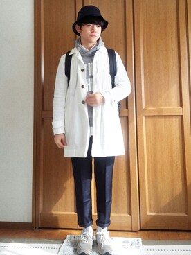 バックパック リュックを使った 白コート のメンズ人気ファッションコーディネート Wear