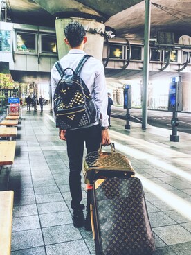 LOUIS VUITTONのスーツケース/キャリーバッグを使った人気ファッション