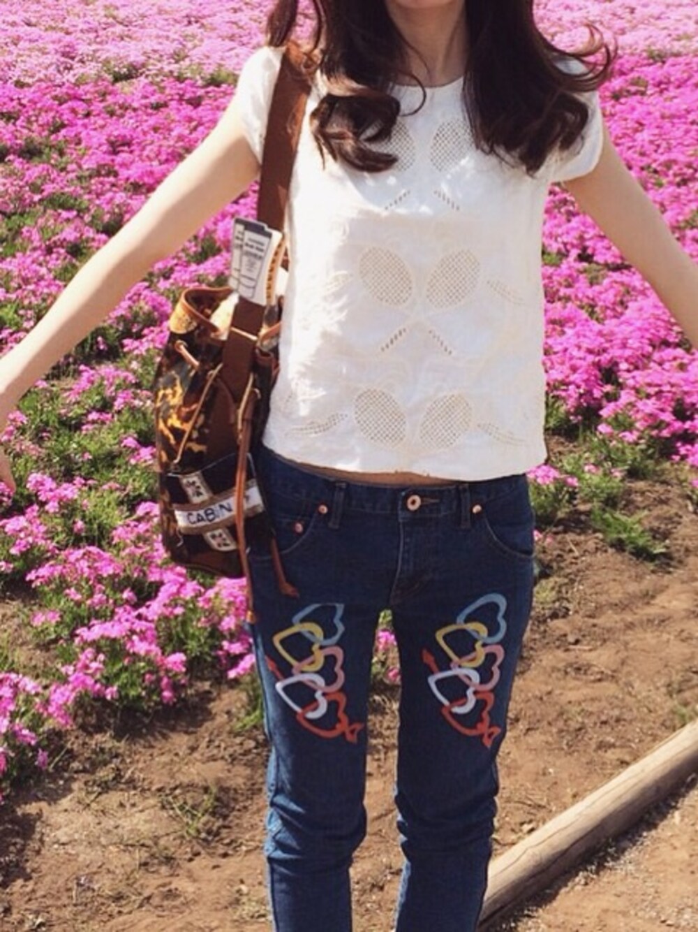「THEATRE PRODUCTS、ハート、デニムパンツ」｜「THEATRE PRODUCTSのアイテム（トップス、ホワイト系）」を使った、mmさん（レディース・158cm）の夏コーディネートの1枚目の写真