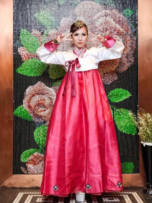 Carolina Tang使用（hanbok）的時尚穿搭