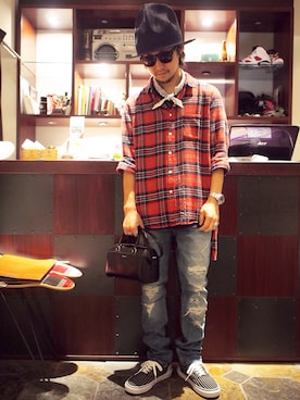 「SAINT LAURENT PARIS（サンローランパリ）のアイテム（ショルダーバッグ）」を使った、TAKAさん（メンズ・162cm）の秋コーディネート