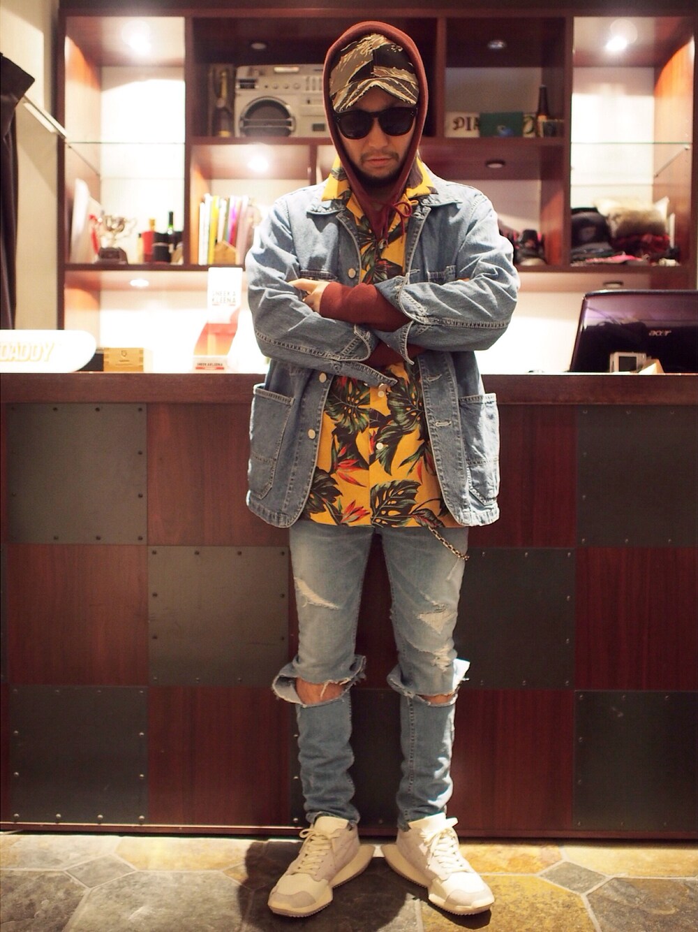 「PHENOMENON、swagger、adidas、RICK OWENS、RickOwens×adidas、CELINE、カバーオール、クラッシュデニム、デニム オン デニム、アロハシャツ」｜「PHENOMENONのアイテム（カバーオール、ブルー系）」を使った、TAKAさん（メンズ・162cm）の春コーディネートの1枚目の写真