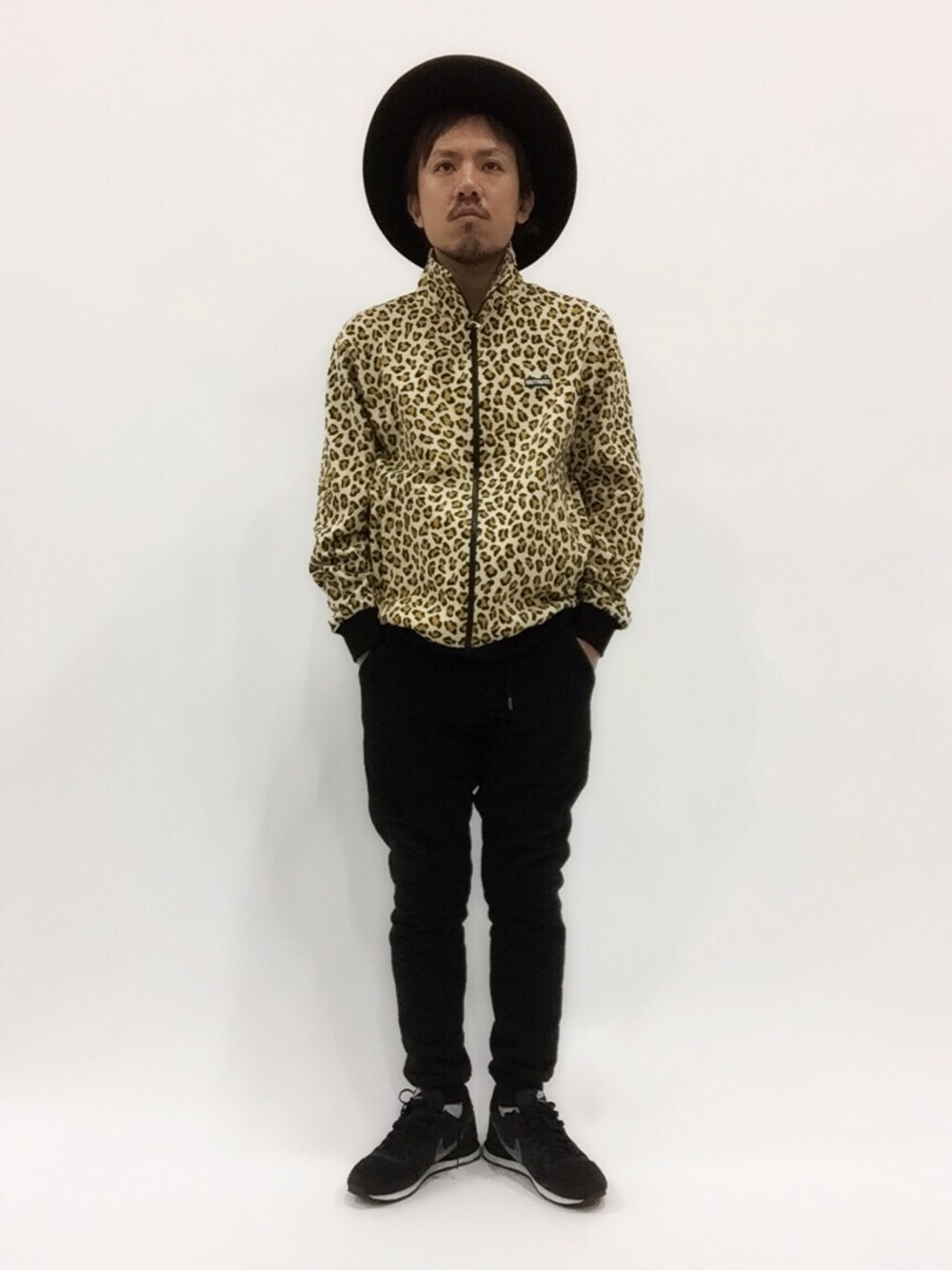 「レオパード、ジャージ、WACKO MARIA 、ツバ広ハット、ワコマリア」｜「WACKO MARIAのレオパードジャージ（ジャージ、その他）」を使った、B-chanさん（メンズ・168cm）の春コーディネートの1枚目の写真