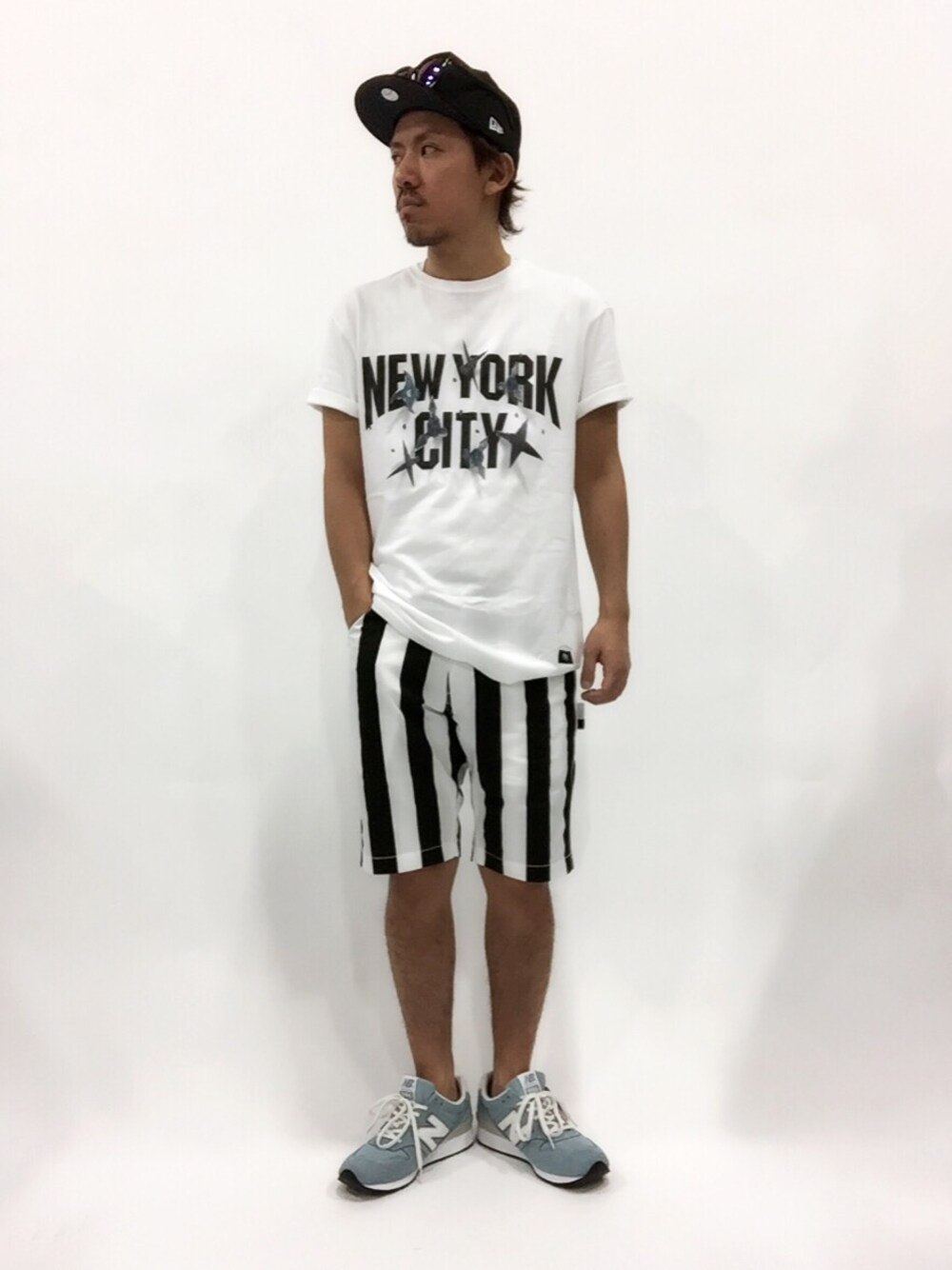 「ボーダー、New Balance、サングラス、newyork、NEWERA」｜「SWAGGERのNINJA-MAN in NEW YORK TEE（Tシャツ/カットソー、ホワイト系）」を使った、B-chanさん（メンズ・168cm）の春コーディネートの1枚目の写真