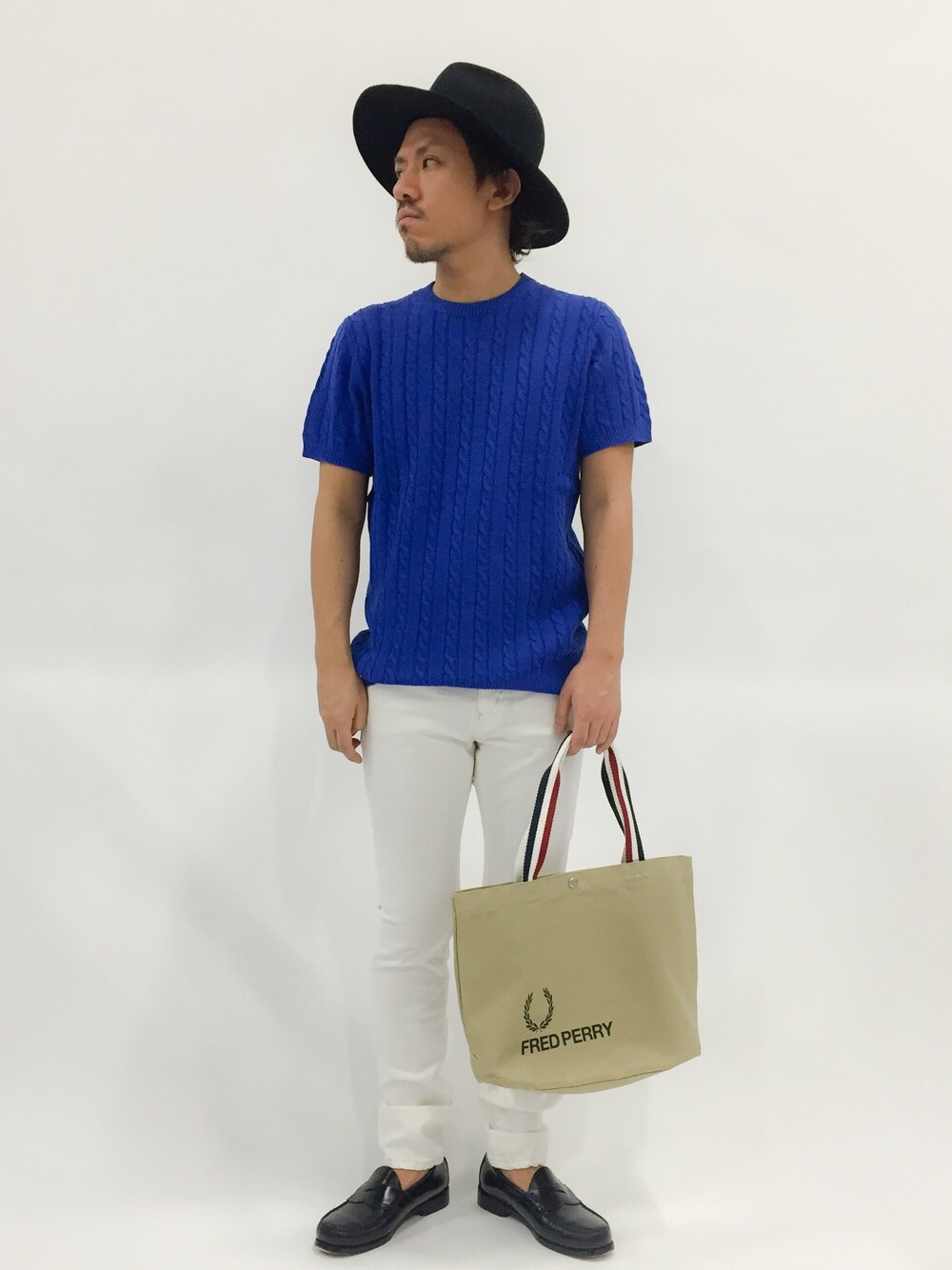 「ローファー、ケーブルニット、ホワイトデニム、FRED PERRY、半袖ニット」｜「BEAMSのBEAMS / ケーブル 半袖 クルーニット:（ニット/セーター、ブルー系）」を使った、B-chanさん（メンズ・168cm）の春コーディネートの1枚目の写真