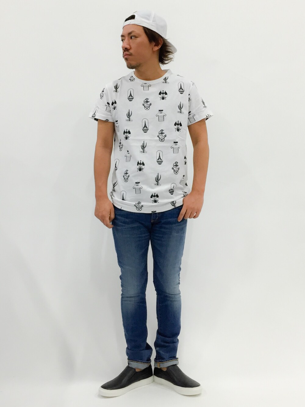「デニム、Denime、スリッポン、JOYRICH、EDIFICE」｜「EDIFICEの◇FRENCH TROTTERS*EDIFICE SAILER ROMAN1（Tシャツ/カットソー、ホワイト系）」を使った、B-chanさん（メンズ・168cm）の春コーディネートの1枚目の写真