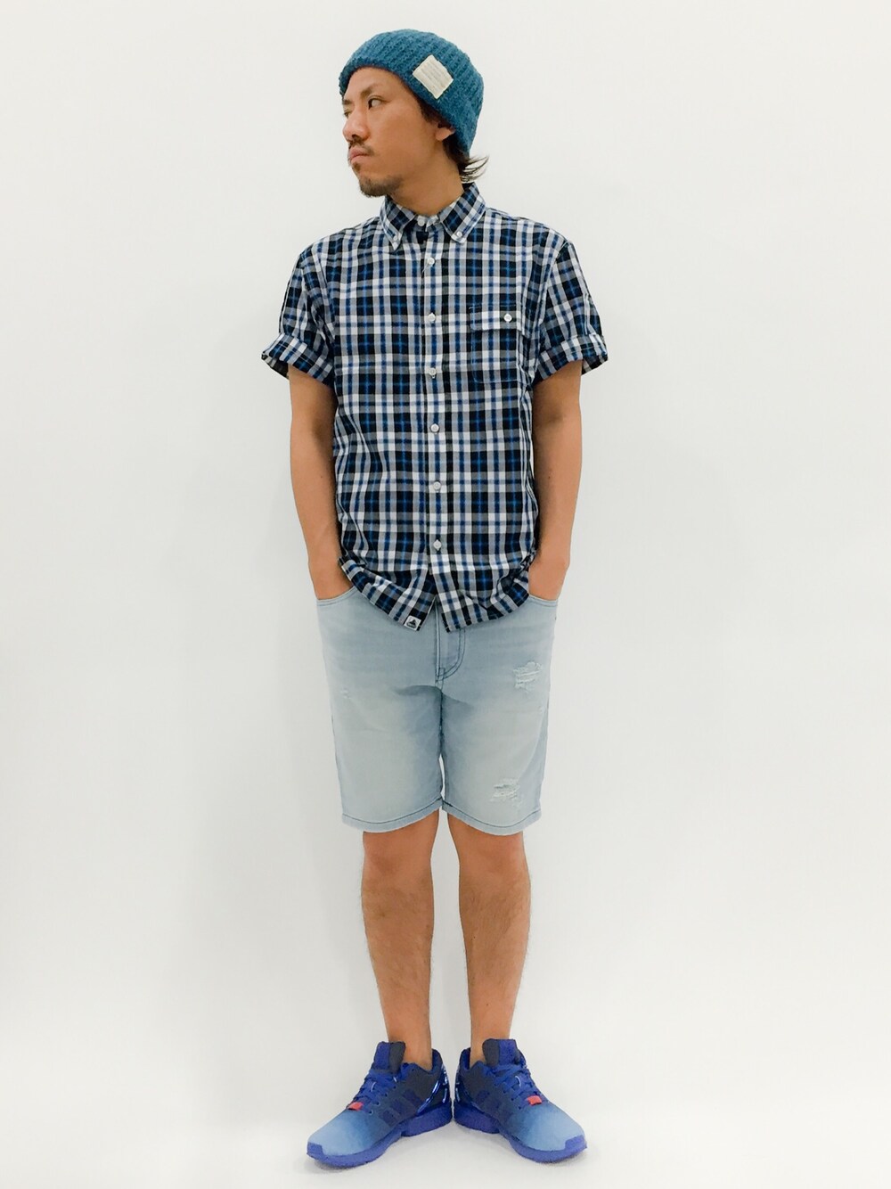 「チェックシャツ、ニット帽、adidas、XLARGE、ドビーデニム、AZUL by moussy」｜「BelloのRIBBED WATCH（ニットキャップ/ビーニー、ブルー系）」を使った、B-chanさん（メンズ・168cm）の夏コーディネートの1枚目の写真