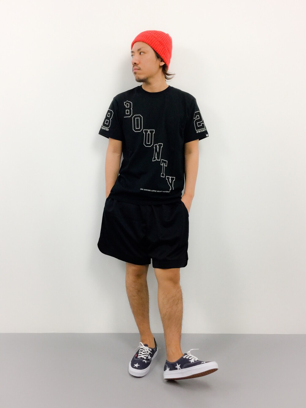 「WEGO、VANS、ニット帽、スター、ショーツ、BOUNTY HUNTER」｜「OVERRIDEの【Myojo/中山優馬さん着用】【雑誌SEDA6月号/FUDGE/FineBoy`s 4月号掲載】OR WATCH CAP COTTON PG/ワッチキャップコットン（ニットキャップ/ビーニー、レッド系）」を使った、B-chanさん（メンズ・168cm）の夏コーディネートの1枚目の写真