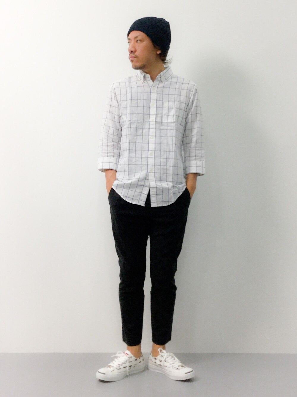 「テーパードパンツ、シャツ、ニット帽、大人コーデ、シャツスタイル、ヒゲ」｜「And Aのジャガードニットワッチ（ニットキャップ/ビーニー、ブルー系）」を使った、B-chanさん（メンズ・168cm）の夏コーディネートの1枚目の写真