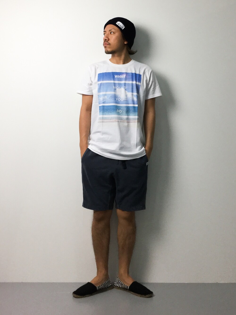 「ニット帽、Tシャツ、ハーフパンツ、ラフ、夏コーデ、エスパドリーユ、ショーツスタイル」｜「BAYFLOWのBAYFLOW／ピグメント裏毛ショートパンツ（その他パンツ、ブルー系）」を使った、B-chanさん（メンズ・168cm）の夏コーディネートの1枚目の写真
