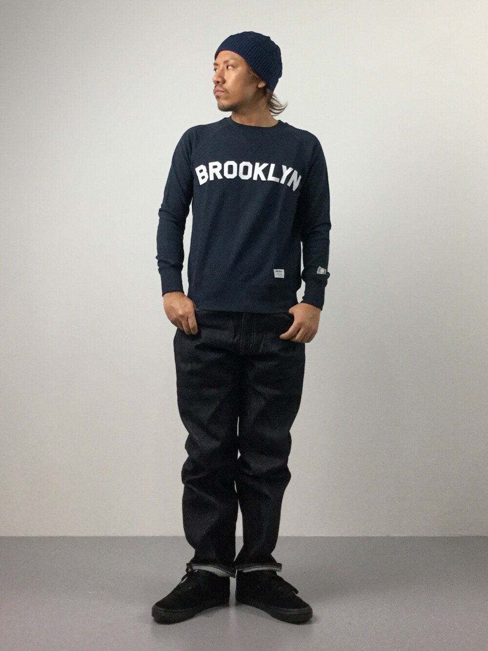 「デニム、VANS、ニット帽、ネイビー、ストリート、スケータースタイル、ストリートMIX」｜「Rohw master productのRohw Master Product / ローマスタープロダクト　インディゴライクワッチ（ハット、ブルー系）」を使った、B-chanさん（メンズ・168cm）の夏コーディネートの1枚目の写真
