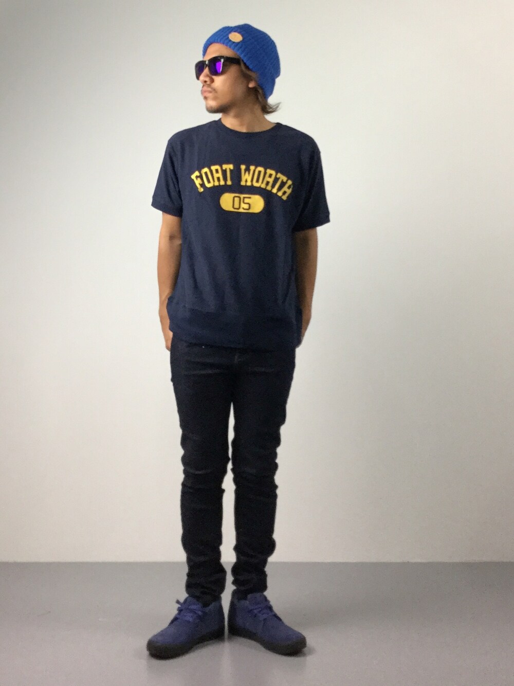 「デニム、ニット帽、ネイビー、summer、ラフ、スキニーデニム、ミラーサングラス」｜「IL BISONTEのIL BISONTE / Knit Cap（ニットキャップ/ビーニー、ブルー系）」を使った、B-chanさん（メンズ・168cm）の夏コーディネートの1枚目の写真
