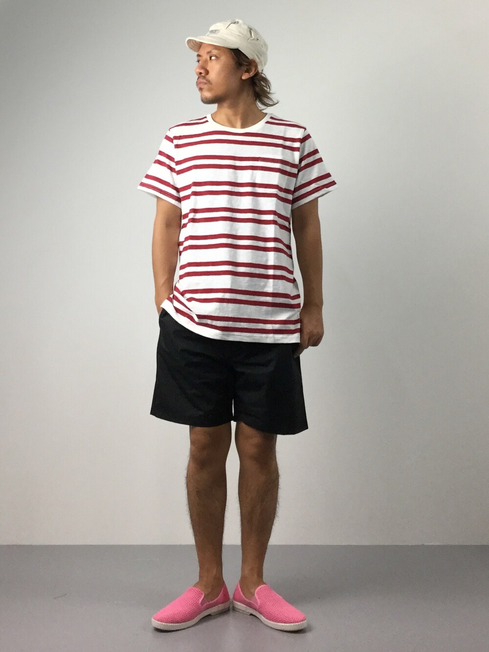 「ボーダー、ピンク、summer、スリッポン、ワークキャップ、ラフ、ショーツ」｜「schottのSchott/ショット/HERRINGBONE RAILROAD CAP/ヘリンボーン　レイルロード　キャップ（キャップ、ベージュ系）」を使った、B-chanさん（メンズ・168cm）の夏コーディネートの1枚目の写真