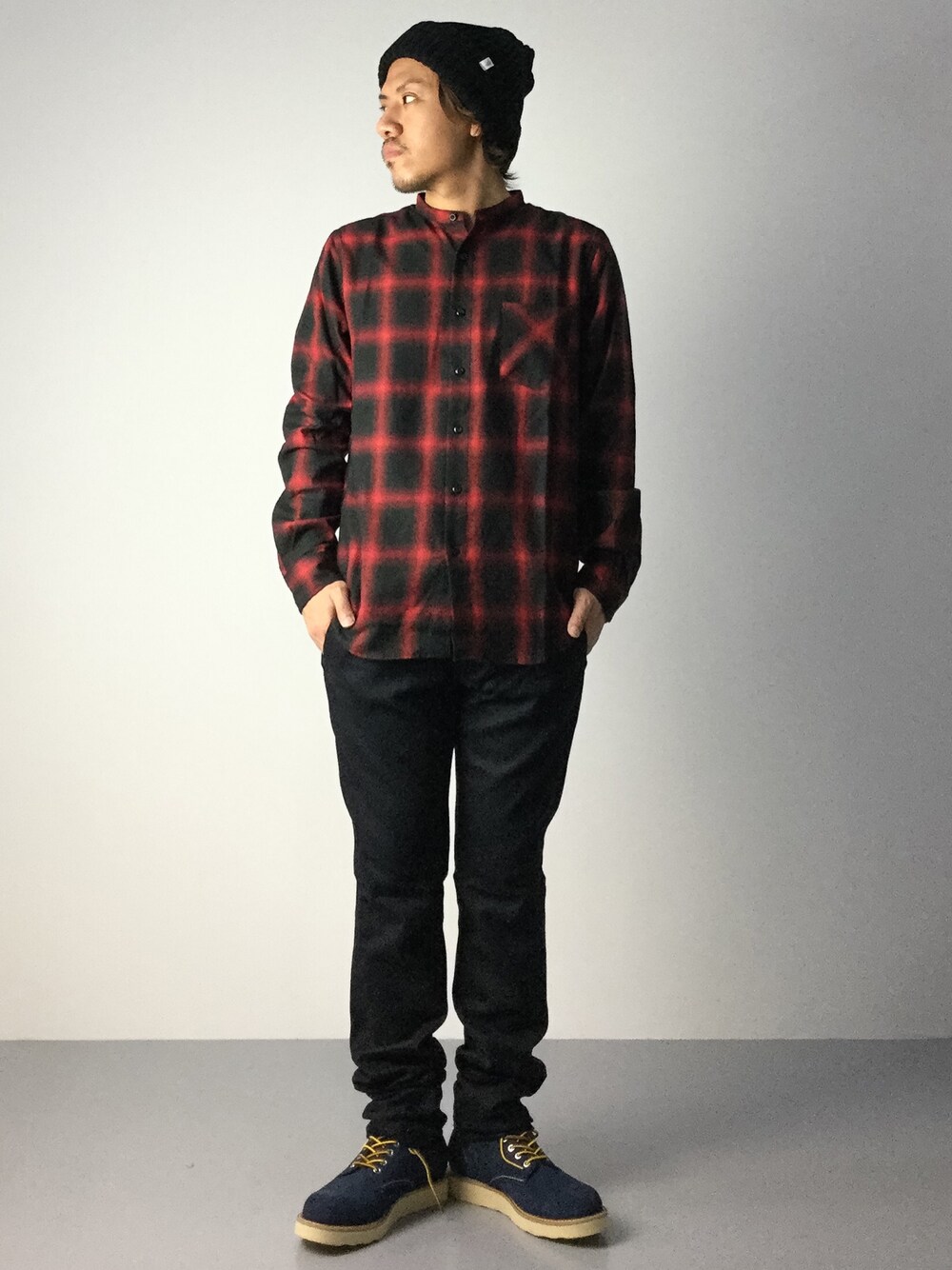 「ブーツ、カジュアル、チェックシャツ、ニット帽、フランネル」｜「URBAN RESEARCH Sonny LabelのSonny Label ニットキャップ（ニットキャップ/ビーニー、ブラック系）」を使った、B-chanさん（メンズ・168cm）の秋コーディネートの1枚目の写真
