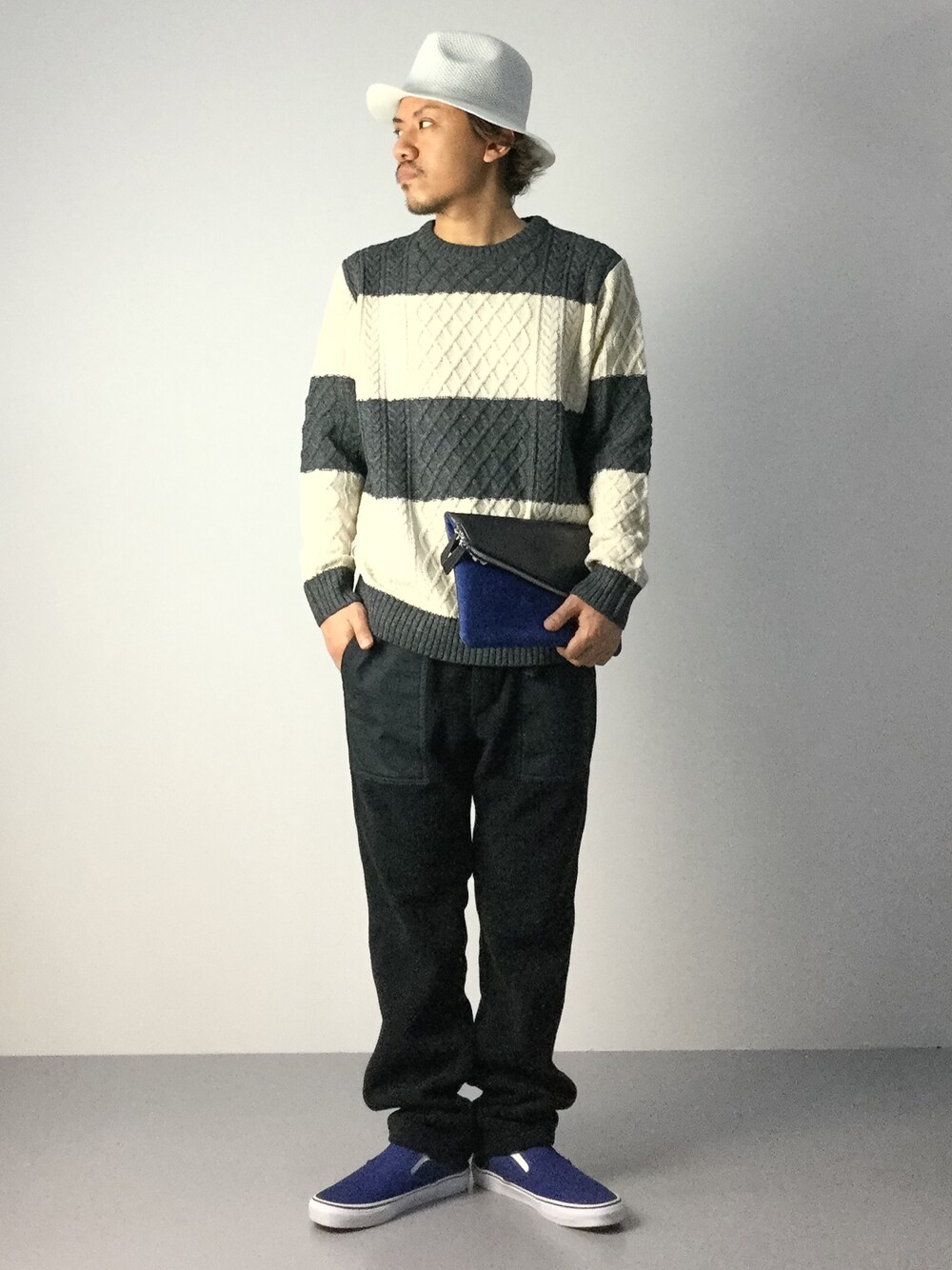 「ボーダー、ハット、フリース、スリッポン、ボーダーニット」｜「atmos/atmos girlsのDEAD TOUR TRUCKING / ACRYLIC PATTERN HAT（ハット、ホワイト系）」を使った、B-chanさん（メンズ・168cm）の秋コーディネートの1枚目の写真